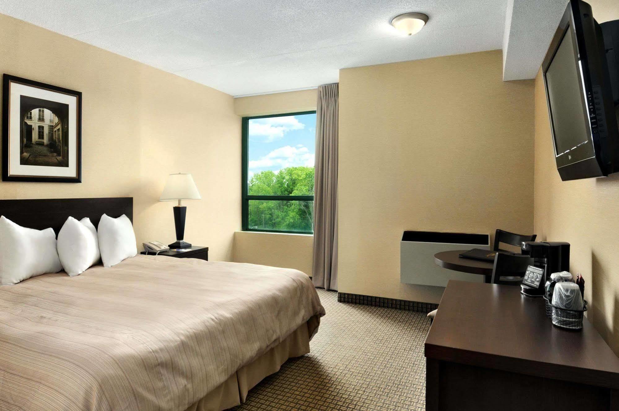 Hotel Days By Wyndham Lundys Lane
