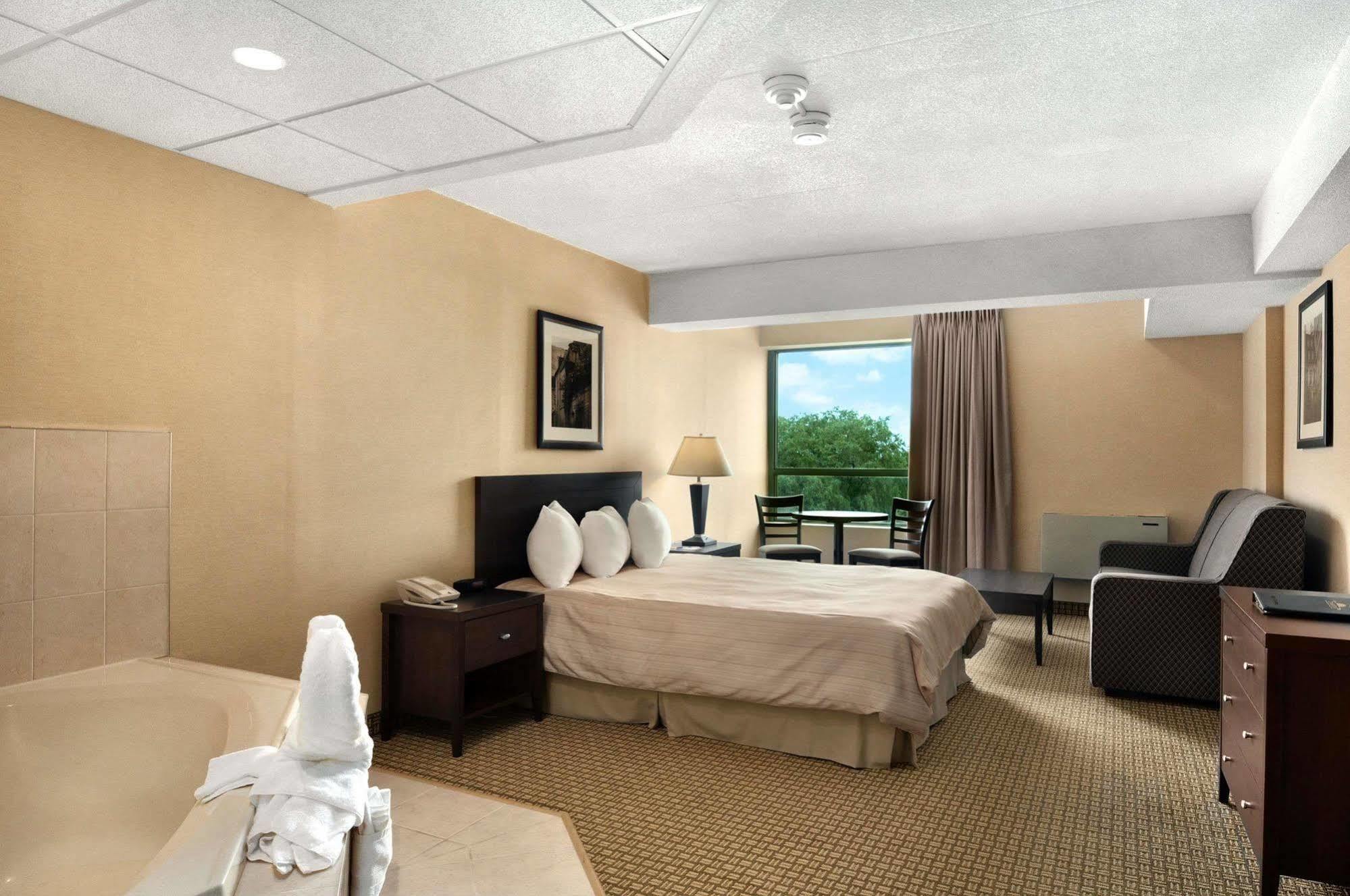 Days By Wyndham Lundys Lane 3*