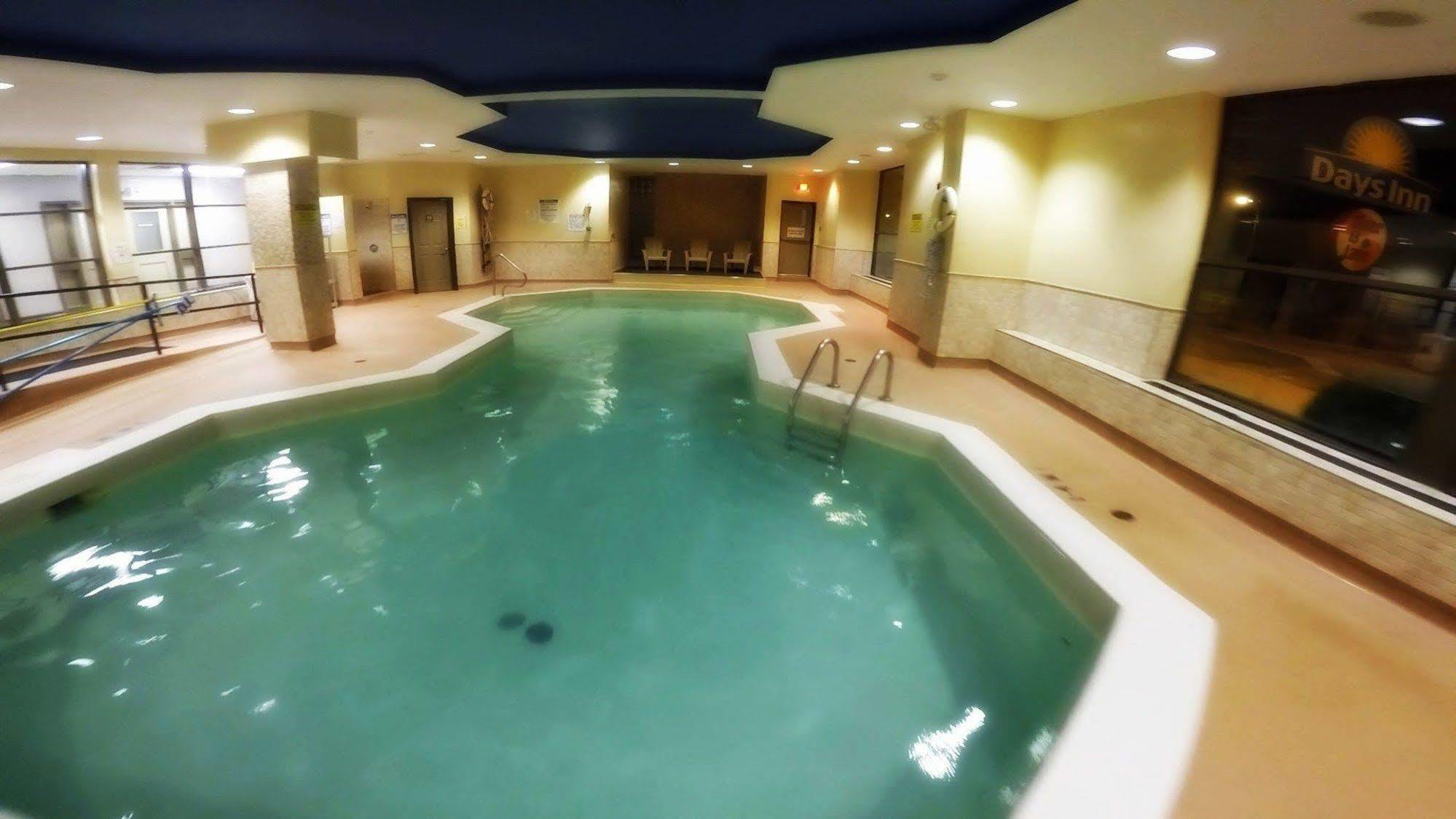 Days By Wyndham Lundys Lane Hotel