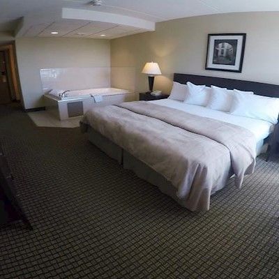 Hotel Days By Wyndham Lundys Lane Niagara Falls