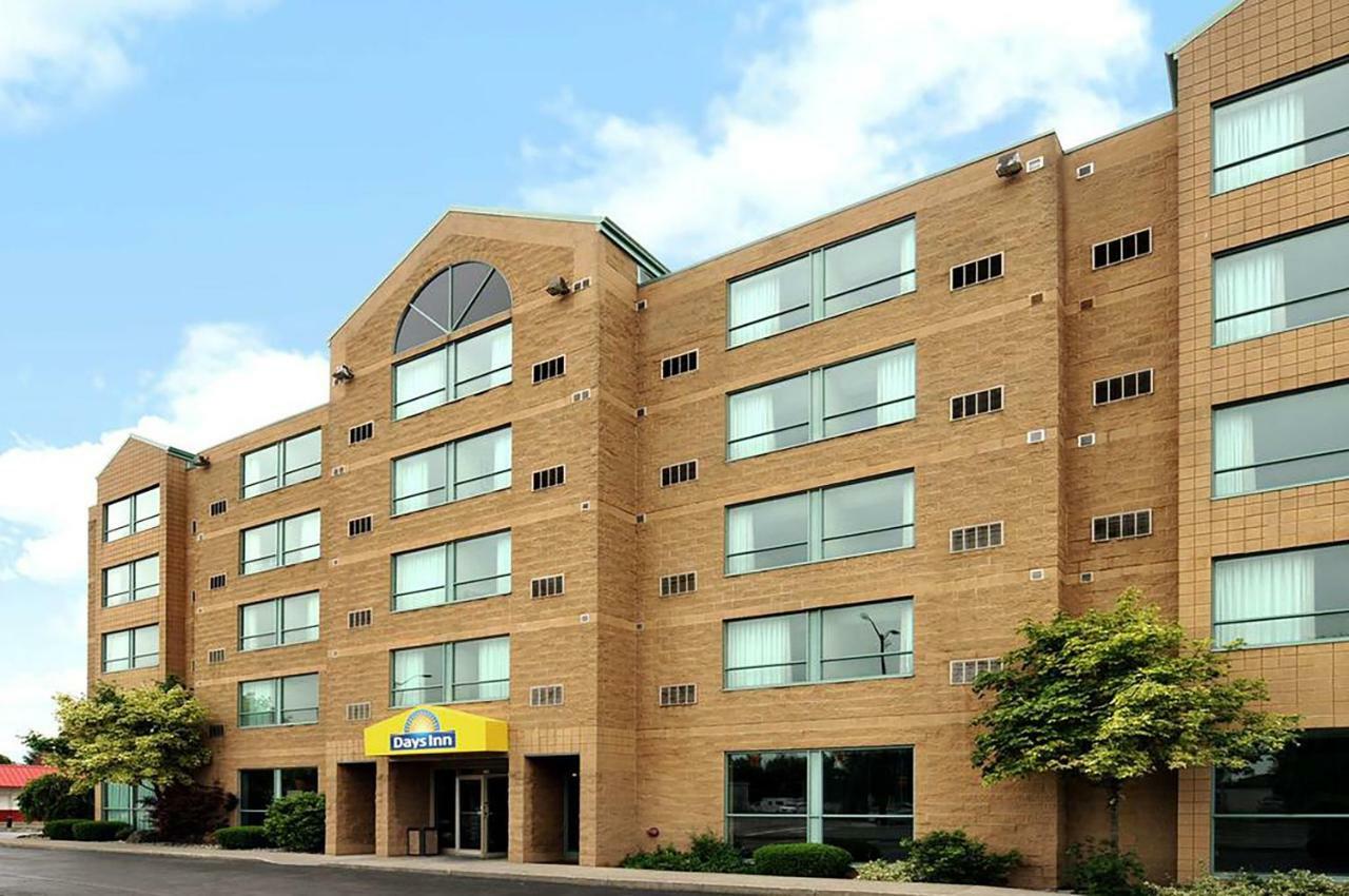 Hotel Days By Wyndham Lundys Lane Niagara Falls