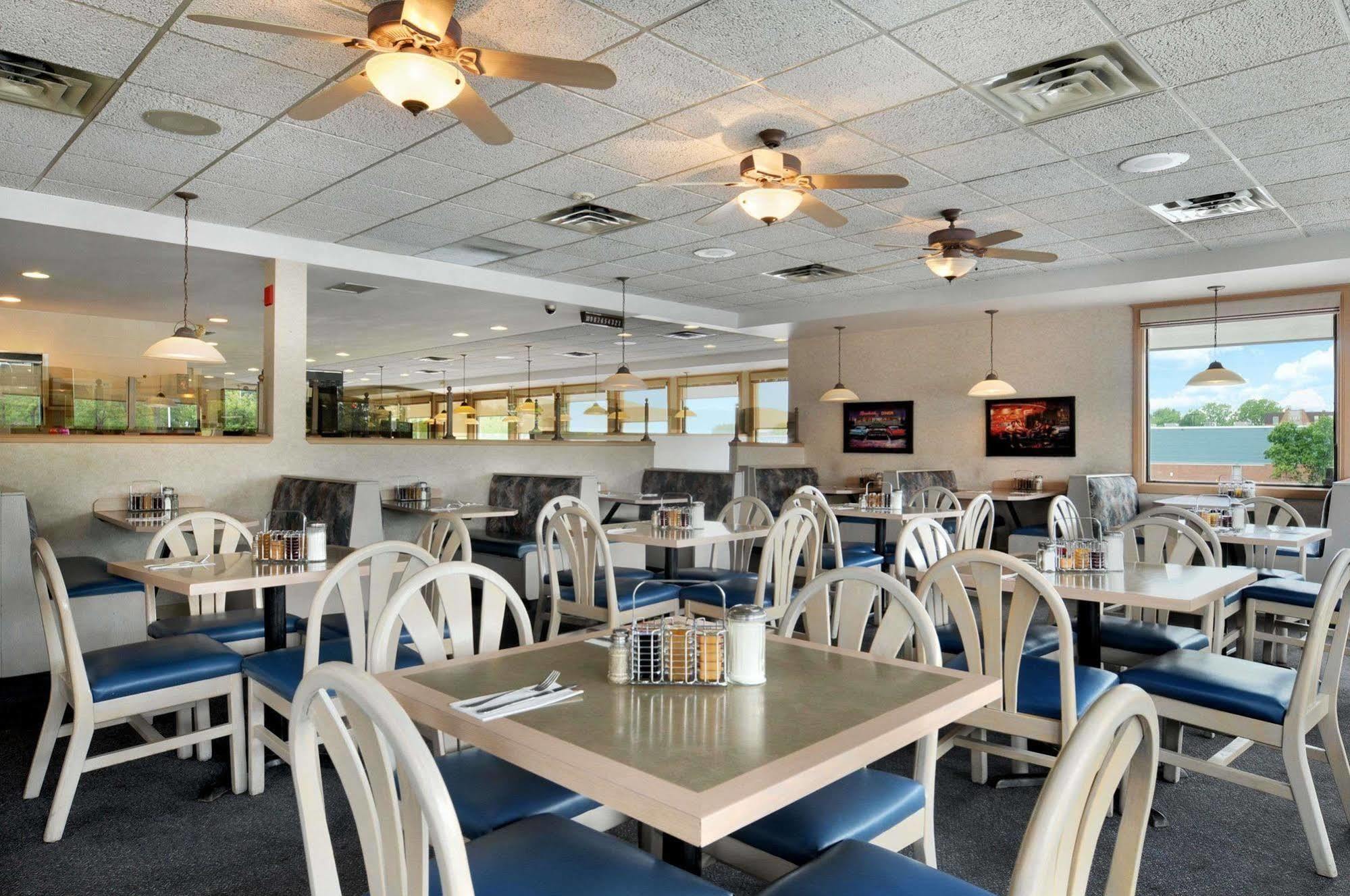 Days By Wyndham Lundys Lane 3* Niagara Falls